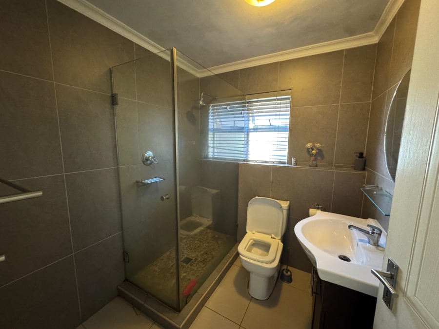 To Let 3 Bedroom Property for Rent in Royal Ascot Western Cape